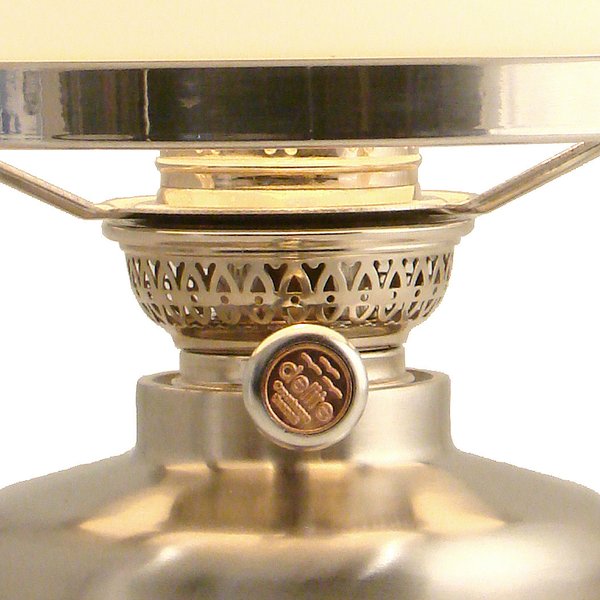 Petroleumlampe Old Danish Edelstahl gebuerstet, Opalschirm H 31 cm